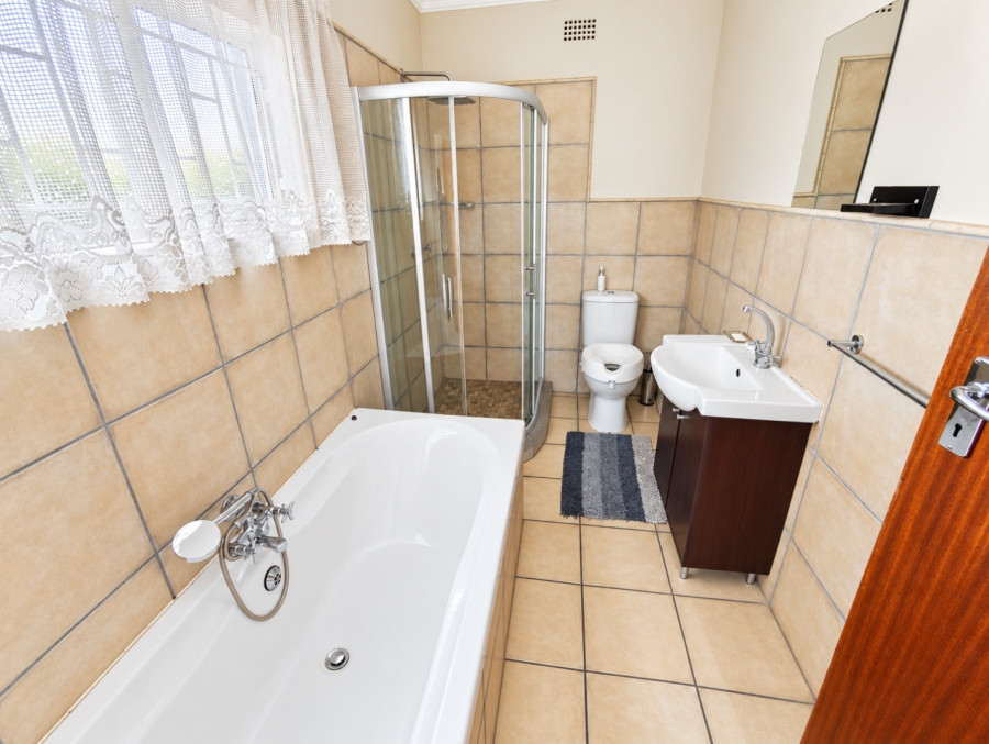 5 Bedroom Property for Sale in Meyerhof Free State